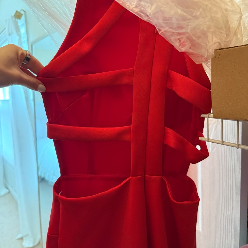 Gown - Picture 4 of 10